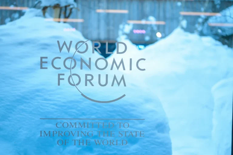 Global Economic Outlook 2026: Expert Analysis of Key Trends Shaping the New Financial Landscape